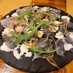 ピッツェリア パーレンテッシ - ⚫対馬の天然クエのカルパッチョ  新ゴボウのフリットとカラスミクリームのソース