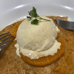 kitchen俊貴 - アイスにはバニラビーンズが沢山入っています