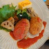 奈良食堂 - カニクリームコロッケ。に、トマトソースを乗っけたところ。