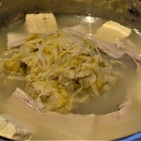 横浜中華街 重慶飯店 本館 - 酸菜。この状態で供されます。