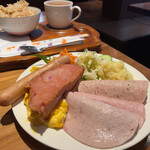 ドイツ国家認定食肉加工マイスターの店 AkitaHam. - 基本のランチセット﻿
      玄米セット 850円＋税﻿
      ドリンク ハム屋のトマトスープ﻿