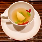 蓬左茶寮 - 鰹と昆布のコンソメ