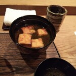 虎白 - 止椀は お揚げの赤だし