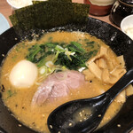 横浜家系ラーメン 銀家 札幌宮の森本店 - とんこつ醤油@750