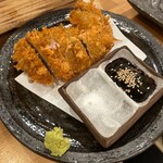 マグロ大使 - まぐろほほ肉カツ 880円