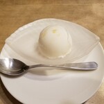 手白澤温泉ヒュッテ - デザート（りんごのシャーベット）