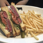 37 Steakhouse & Bar - 21日熟成リブステーキのサンドウィッチ レフォールマヨネーズ@2,530円