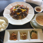 天津楼 菜々久 - 牛肉と野菜のオイスターソース