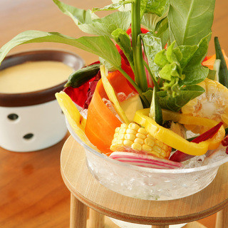 Please enjoy AW Kitchen's signature menu, Bagna Cauda ☆