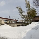 遊食空間ぶんぶん - 裏から見るとただの民家(^^;)