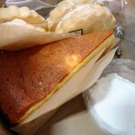 マグルズカフェ - バナナチーズケーキとレーズンサンド