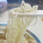 ふくや食堂 - 白っぽい細麺で少し縮れ