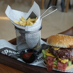 TRACE Restaurant & Bar - 