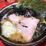 はじめ家 - ラーメン並盛り　720円
      Wトッピング（キクラゲ・ワカメ）60円
      +玉ねぎ 50円