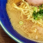 らーめん 晴れる屋 - ライトな豚骨醤油ラーメンです。