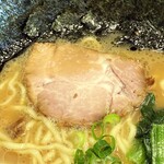 らーめん 晴れる屋 - チャーシューは濃いめの味付け。