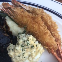 上野洋食遠山 - 追加したエビフライ