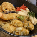 天ぷら酒場 ててて天 - 2021年2月。冬季限定の牡蠣と梅とろろの天丼1200円。牡蠣4粒、海老、ナス、蓮根、かぼちゃ、ししとう。