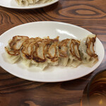 あたり亭 - 餃子も熱々