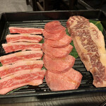 池袋焼肉 天下名牛 黒毛和牛炭焼 - ノルマのお肉。脂味多めだから年寄りが行ったら爆死する