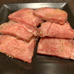 池袋焼肉 天下名牛 黒毛和牛炭焼 - 厚切り上たん
これ激うま