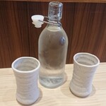 とんかつ ばんぶー - お冷、冷えたボトルに・・・まるで冷や酒