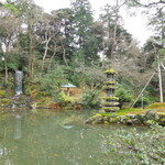 兼六園 寄観亭 - 高さ6.6メートルの翠滝（みどりたき）