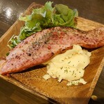 飲んべぇ食堂 らくだ屋 - マッシュポテト厚切りベーコンのせ