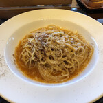 カヴァロ - ポルチーニ茸と生ハムの煮込みソースパスタ