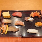Tsukiji Aozora Sandaime - 青空コースの最初の8貫。卵、中トロ、赤貝、真鯛、のどぐろ、アジ？、うに、車海老生！、イカ