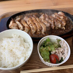 ひこま豚食堂＆精肉店 Boodeli - 