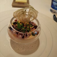 メイ - 新玉ねぎのムースにボタン海老や甘海老は 鉄板の組み合わせ。ベースとなる新玉ねぎムースが旨い。トップの蓼の苦味は邪魔に感じました。