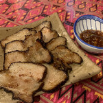 ロイヤルミャンマー - 豚肉スモークとタリマンドソース