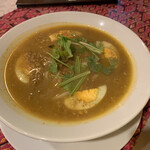 ロイヤルミャンマー - モヒンガー
            ナマズ魚と米麺のスープ