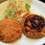 たちばな - 自家製コロッケ　半分はソースで、残りはそばにのせるのだ！