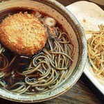 たちばな - コロッケをのせてコロッケそば完成