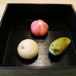 Saryou Tsujiri - 和菓子は、この中から、好きなのを選べるんです。