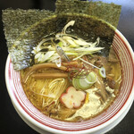 こうのしま お多津 - 鶏塩ラーメン。煮干しのダシが効いたあっさりスープに柚子のアクセントがお口の中で広がり爽やかさが増します。中華そばが定番かと思いきや、こちらを注文されている方が多かったです。