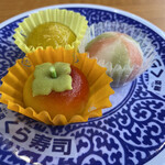 Muten Kurazushi - これが…( ；∀；)なんか色々違うくね？林檎？…200円だから仕方なし？