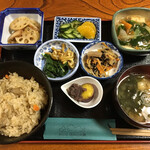 信夫山文庫 - 料理写真:こんなにボリュームあって1100円Σ( ´･ω･`)