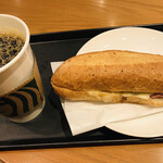 スターバックスコーヒー - Ｔドリップコーヒー＝３３０円 税別
            ハム&マリボチーズフィローネ＝４２０円 税別