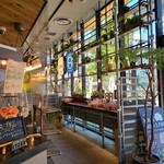 アールベイカー 立川グリーンスプリングス店 - この奥がイートイン席