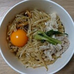 ローソン - ピリ辛焼きうどん レンチん前！