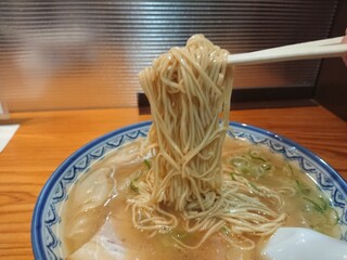 元祖赤のれん 節ちゃんラーメン - 麺リフト