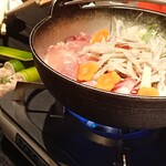 くいもの屋わん - つくね鶏ごぼう生姜鍋 (2人前) 869円 (×2)