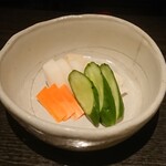 くいもの屋わん - 漬物盛り合せ 462円