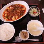 松の樹 - ”陳麻婆豆腐”とランチ（？）のセットです。