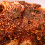 松の樹 - ”陳麻婆豆腐”の表面には香りの強い粉末の豆豉、花山椒が、タップリかかっています。