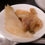 松の樹 - ”ザーサイ”は、塩分を抜きすぎた感じでしたが、これも”陳麻婆豆腐”の濃厚でインパクトのある味の影響かも知れません。