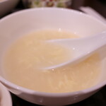 松の樹 - ”スープ”は軽くとろみのある玉子とコーンの美味しい”中華スープ”です。